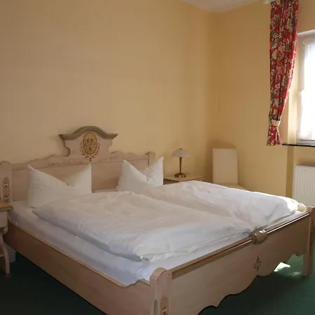 Schuster Und Gaestehaus