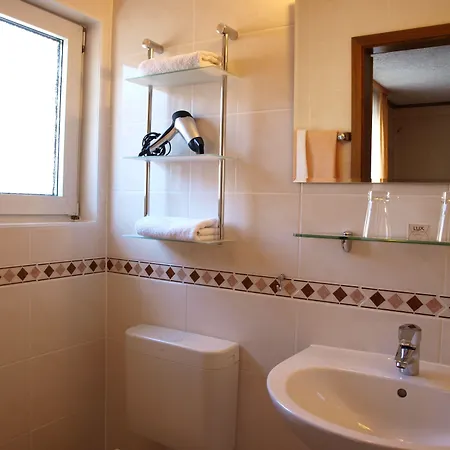 Schuster Und Gaestehaus 3*