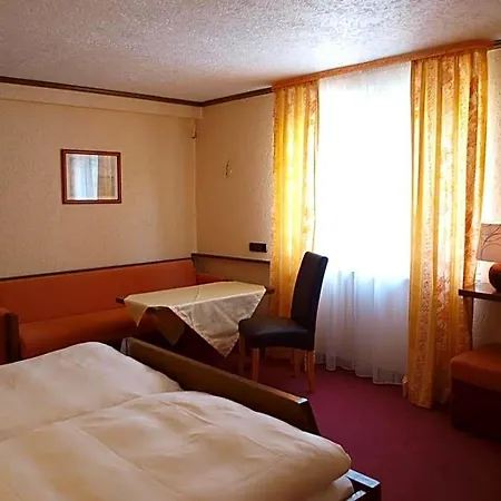 Schuster Und Gaestehaus Hotel 3*