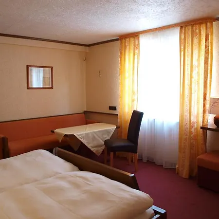 호텔 Schuster Und Gaestehaus 3*