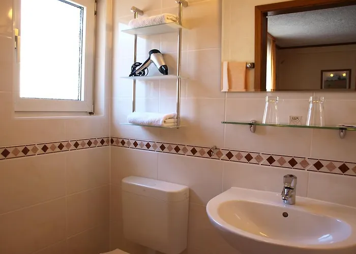 Schuster Und Gaestehaus Hotel 3*