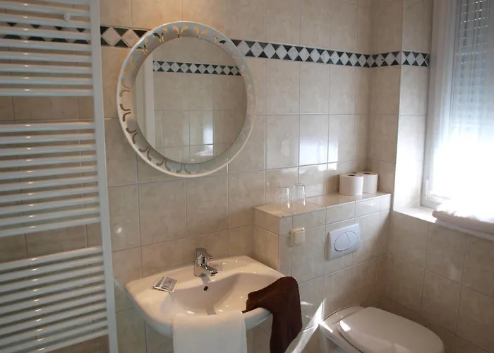 Schuster Und Gaestehaus Hotel 3*